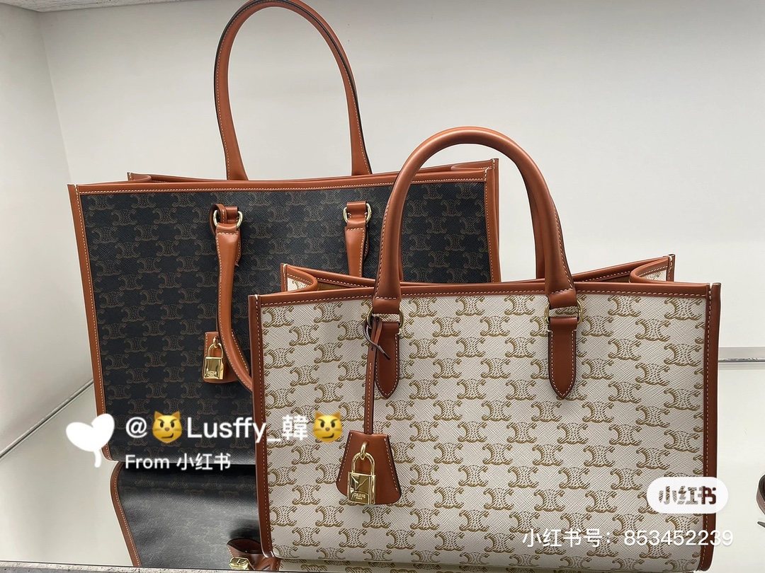 NO:206373,Celine New Old-Flower Tote Bag The two latest Totes are made using Old-Flower Canvas. The open snap-button design is simple and convenient. The lining canvas is durable and practical. Celine, celine, celine, celine19860909Celine 新款老花 Tote包 最新到来的两款Tote实现了使用老花Canvas制作 开放摁扣式设计简约方便 内衬帆布耐造实用,赛琳celine,celine,celine,Bag