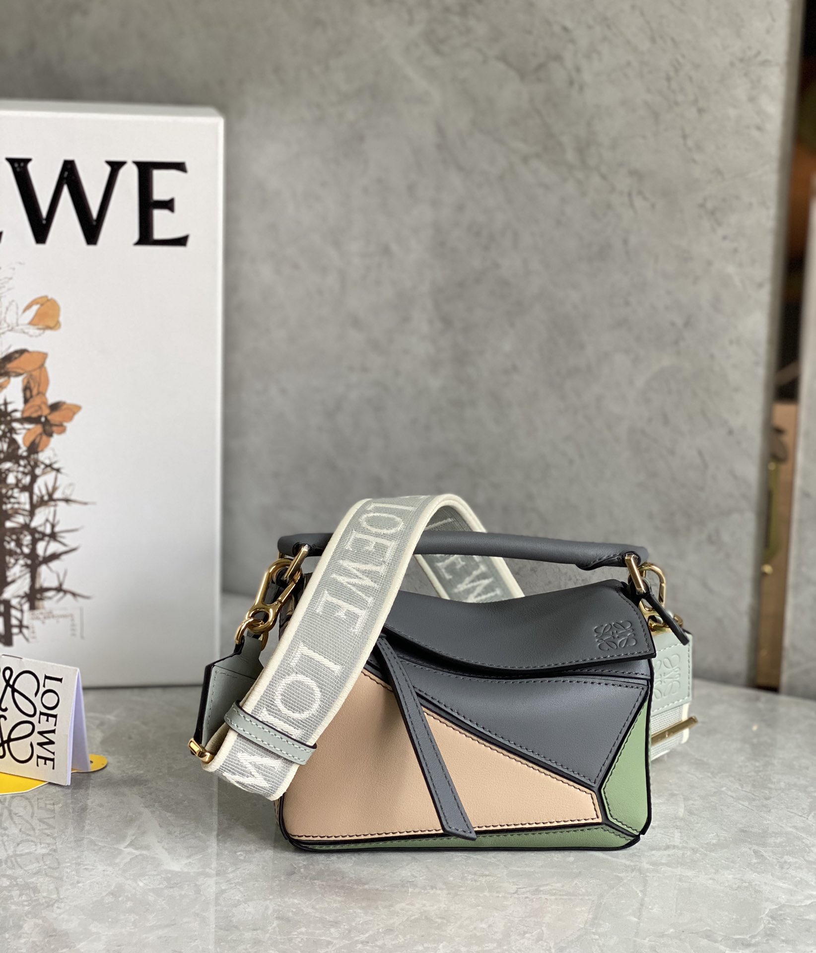 LOEWE罗意威 Mini Puzzle bag几何包 0338拼色18CM