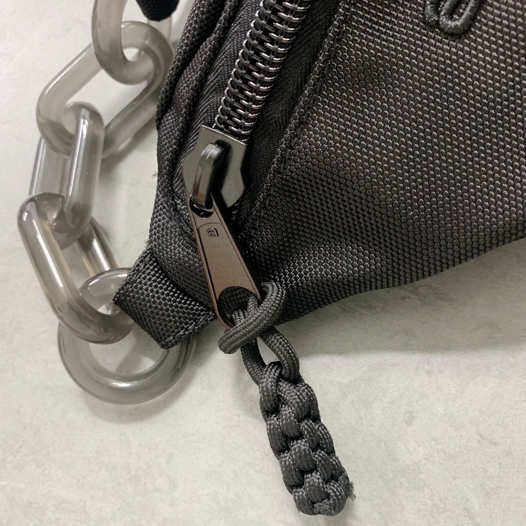 “Alexander Wang Nylon Gym Bag with Custom Embroidery Logo Design” - 图片 3