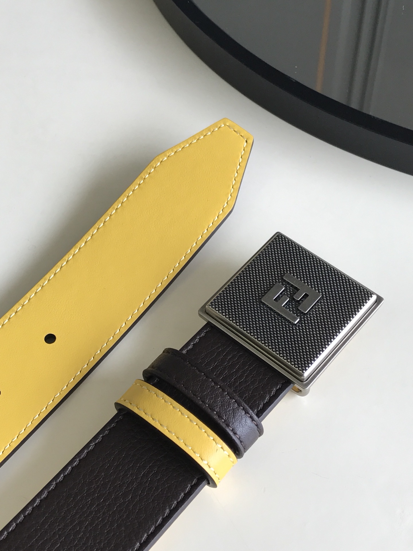 Fendi 五金做工精细 线条流畅 表面光滑 𝐙𝐏电镀工艺 香港通关【𝐇𝐀𝐀𝐒】 进口皮料
