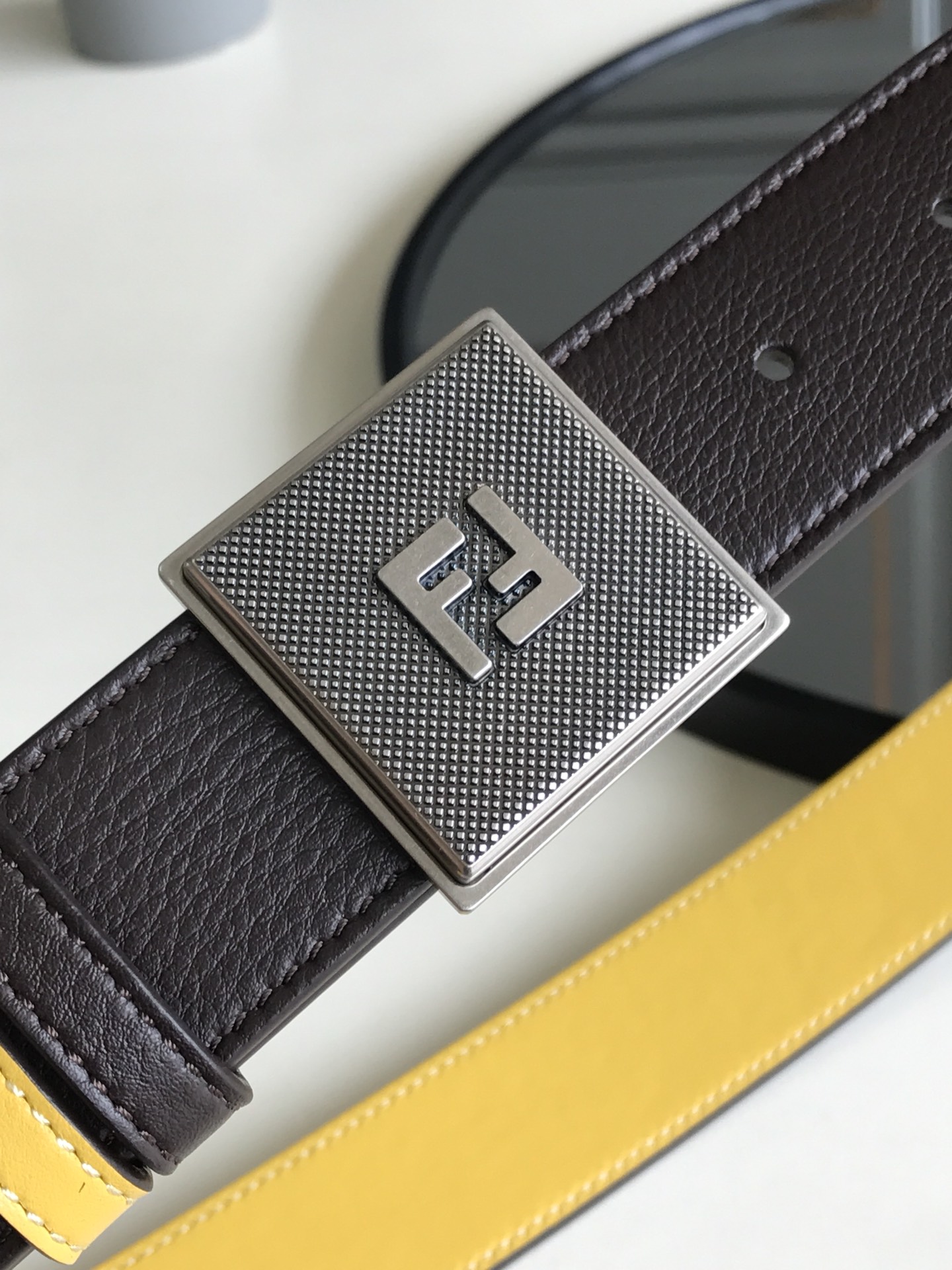 Fendi 五金做工精细 线条流畅 表面光滑 𝐙𝐏电镀工艺 香港通关【𝐇𝐀𝐀𝐒】 进口皮料