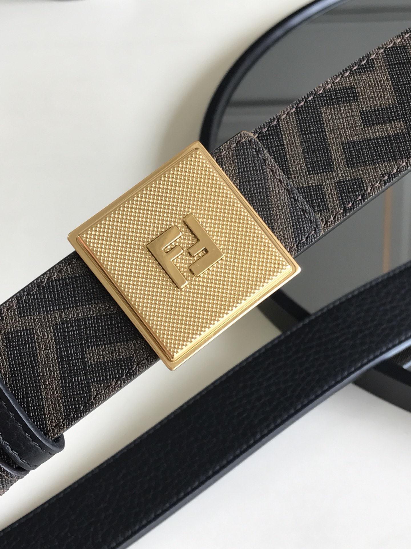 Fendi 五金做工精细 线条流畅 表面光滑 𝐙𝐏电镀工艺 香港通关【𝐇𝐀𝐀𝐒】 进口皮料