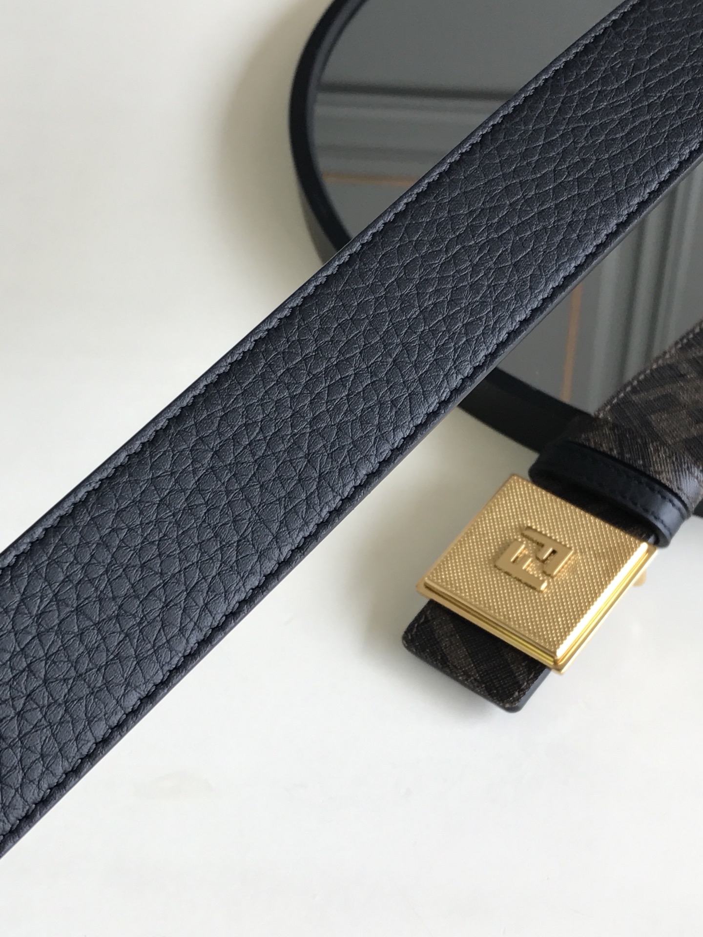 Fendi 五金做工精细 线条流畅 表面光滑 𝐙𝐏电镀工艺 香港通关【𝐇𝐀𝐀𝐒】 进口皮料