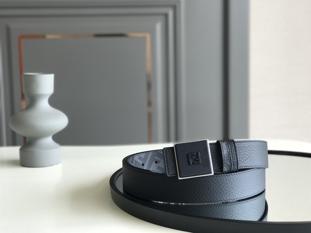 Fendi 五金做工精细 线条流畅 表面光滑 𝐙𝐏电镀工艺 香港通关【𝐇𝐀𝐀𝐒】 进口皮料
