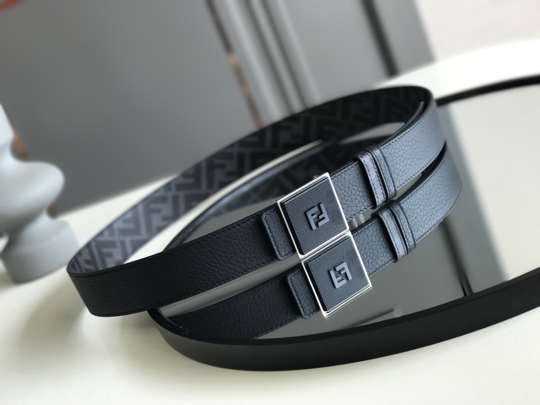 Fendi 五金做工精细 线条流畅 表面光滑 𝐙𝐏电镀工艺 香港通关【𝐇𝐀𝐀𝐒】 进口皮料