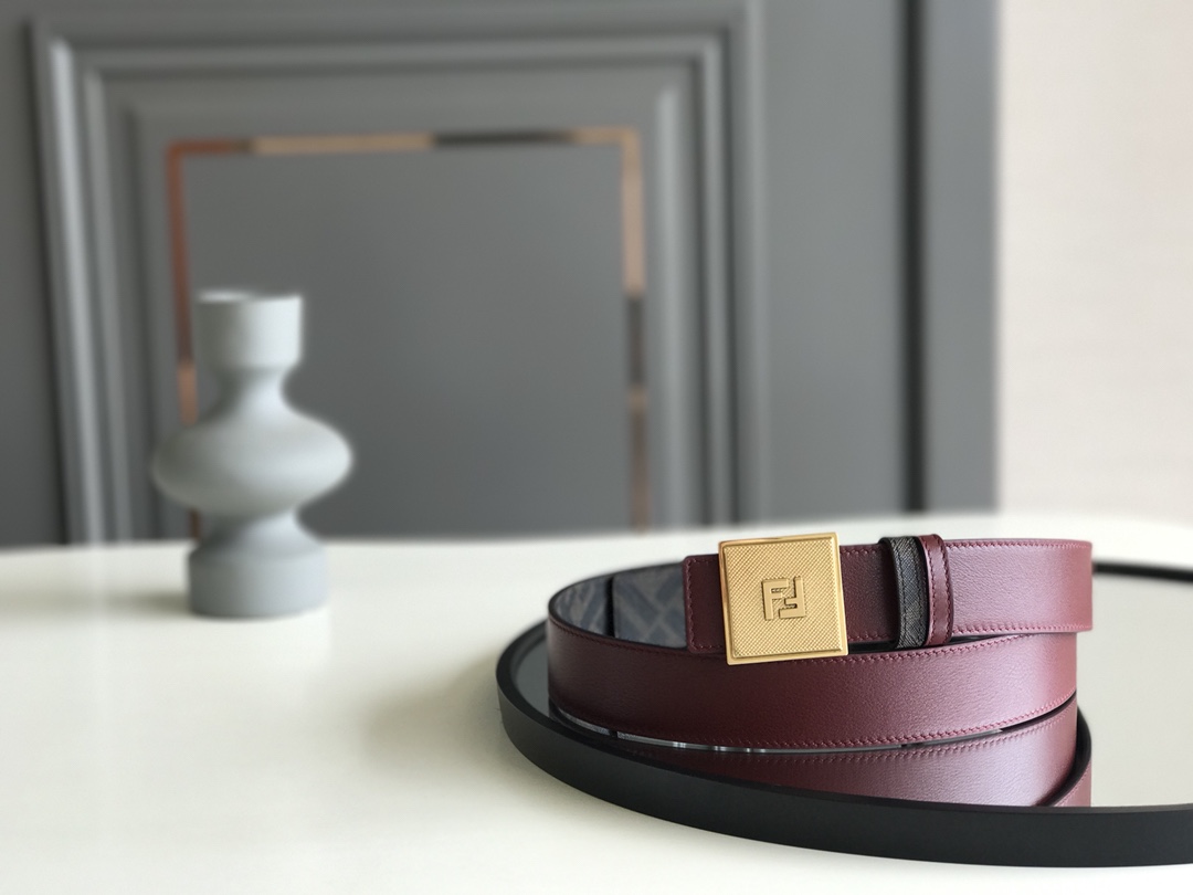Fendi 五金做工精细 线条流畅 表面光滑 𝐙𝐏电镀工艺 香港通关【𝐇𝐀𝐀𝐒】 进口皮料