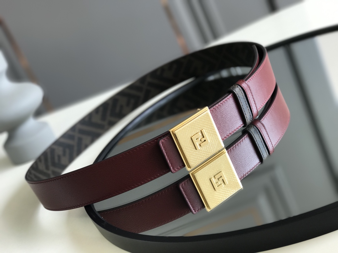 Fendi 五金做工精细 线条流畅 表面光滑 𝐙𝐏电镀工艺 香港通关【𝐇𝐀𝐀𝐒】 进口皮料