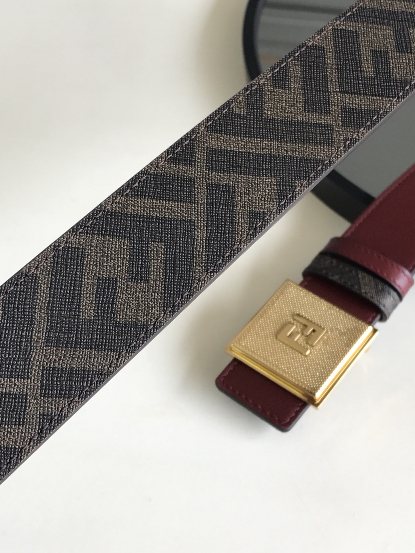 Fendi 五金做工精细 线条流畅 表面光滑 𝐙𝐏电镀工艺 香港通关【𝐇𝐀𝐀𝐒】 进口皮料