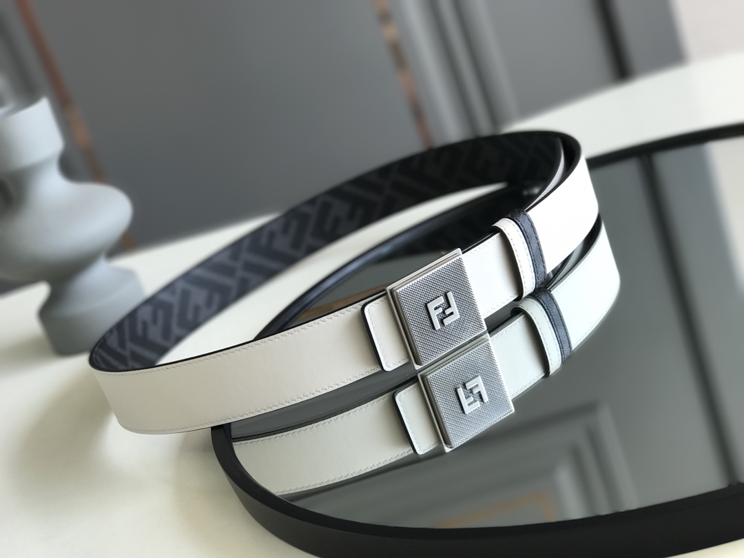 Fendi 五金做工精细 线条流畅 表面光滑 𝐙𝐏电镀工艺 香港通关【𝐇𝐀𝐀𝐒】 进口皮料
