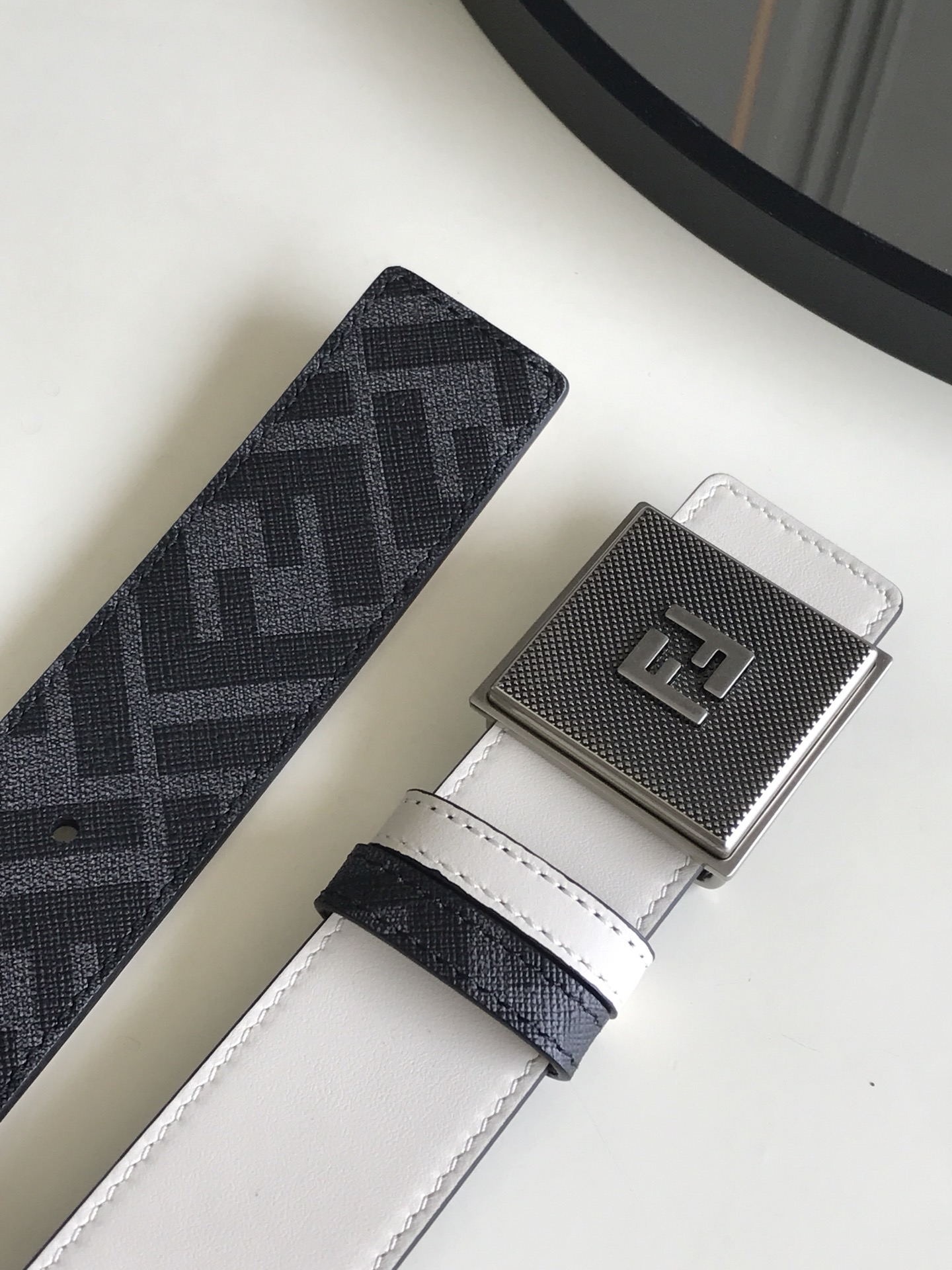 Fendi 五金做工精细 线条流畅 表面光滑 𝐙𝐏电镀工艺 香港通关【𝐇𝐀𝐀𝐒】 进口皮料