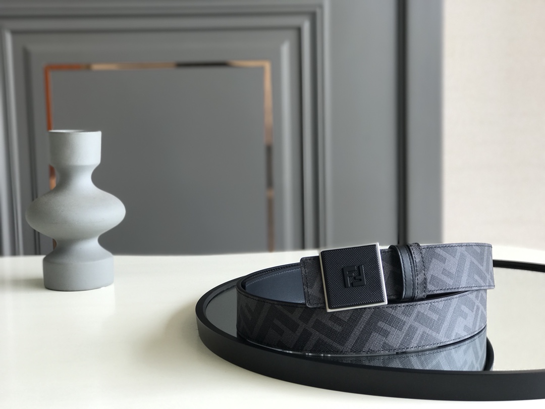 Fendi 五金做工精细 线条流畅 表面光滑 𝐙𝐏电镀工艺 香港通关【𝐇𝐀𝐀𝐒】 进口皮料