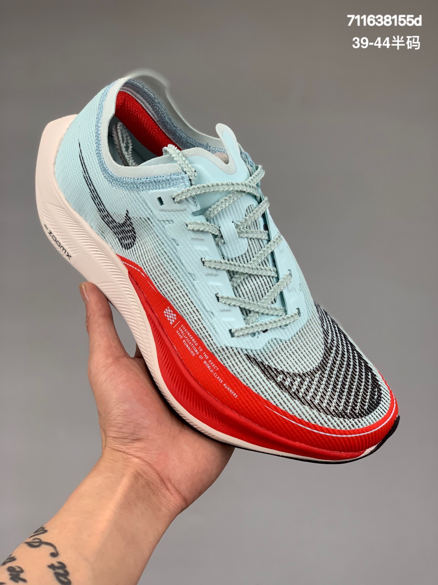 本地
带碳板 NK ZoomX Vaporfly NEXT% 2最强跑鞋 。
鞋面使用了全新 Vaporweave 科技，这种类似蝉翼的材质相比 Flyknit 更加轻薄透气，更重要的是避免了鞋面吸收汗水和雨水，中底方面，除了延续全掌铲型碳板，中底 ZoomX 泡棉增容 15% 之多，形态上与 Vaporfly Elite 更为相似，但重量并没有增加 
货号：CU4111-001 .
Size:39-44半码
编码：711638155d