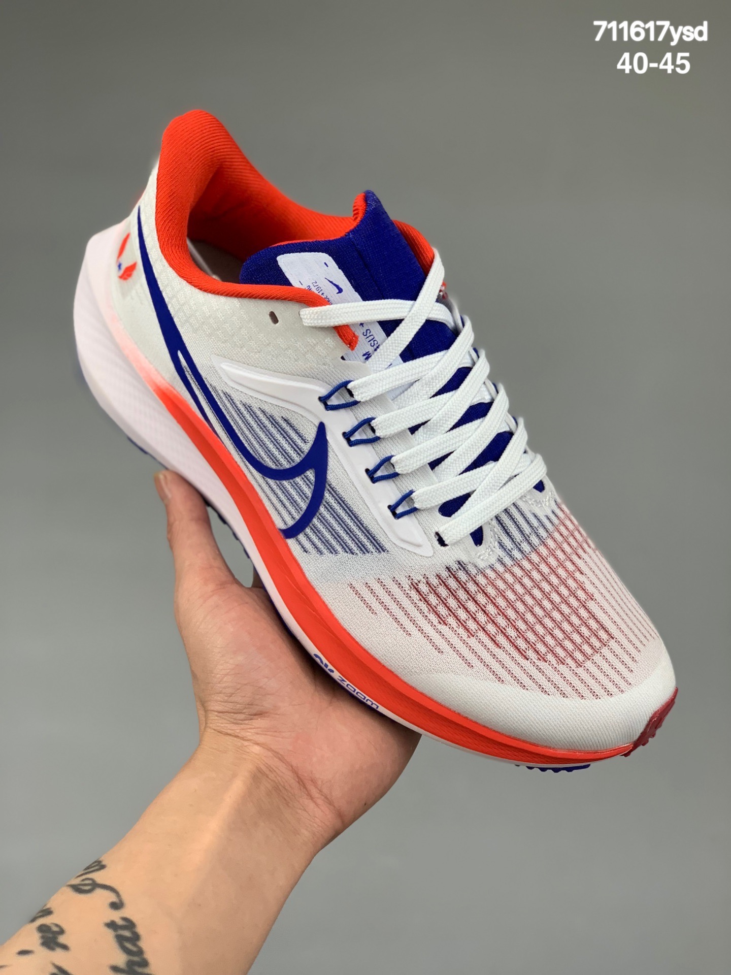 本地
Nike Air Zoom Pegasus 39 登月跑鞋登月39代超轻网面跑步鞋 脚跟区域营造出色舒适度而在鞋底部分，搭载全掌型ZOOM AIR配置耐克网面透气跑鞋 
货号：DH4071-004
码数：40-45
编码：711617ysd