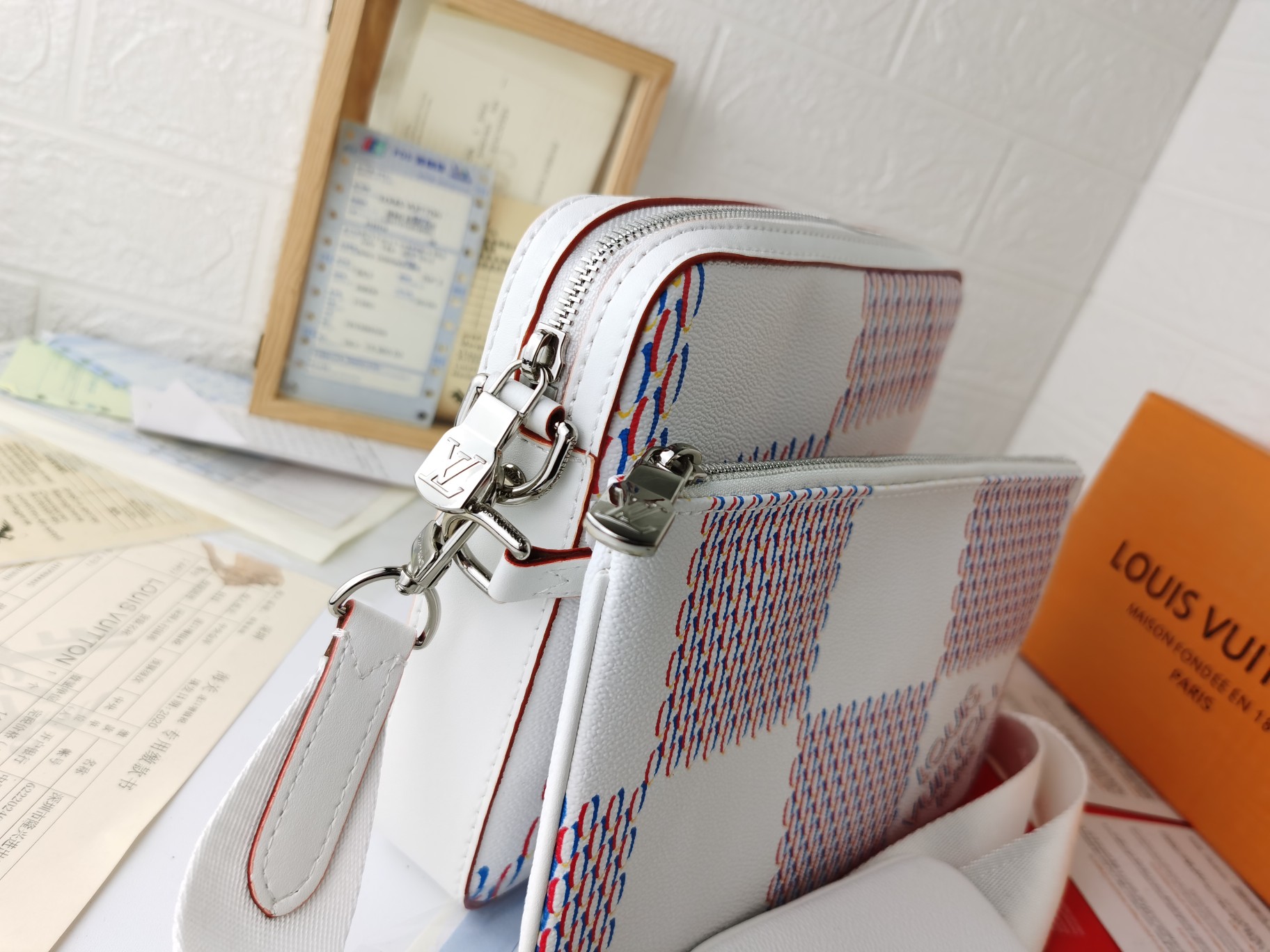 ルイ・ヴィトン M69443 白 新作 Trio メッセンジャーバッグ