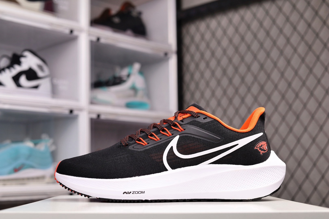 G0 Nike Zoom Pegasus 39 超级飞马涡轮增压马拉松 登月39代休闲运动慢跑鞋 原档案数据开发纸版楦型 内里嵌入定型海绵 中底搭载前Zoom+全掌React配置鞋