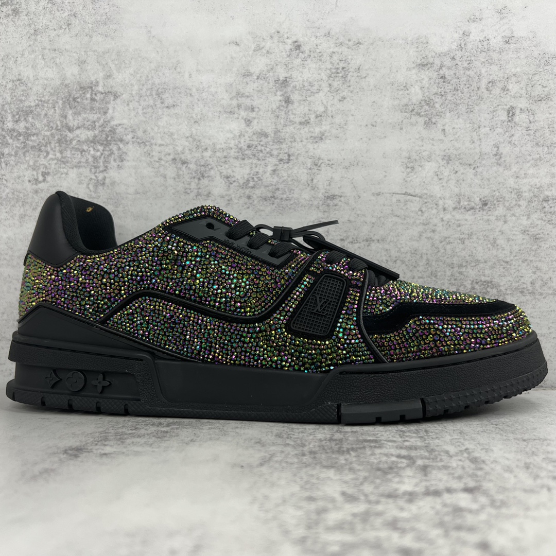 Louis Vuitton 新款上架 2062 Louis*Vuitto* LV trainer 满钻系列 走秀款TRAINER 大底和面料私模 绝对下血本费心思的一款鞋子 自Vifgil到来之后而设计的这一系列 每一季度都深受众多粉丝的青睐 TPU 大底 包装