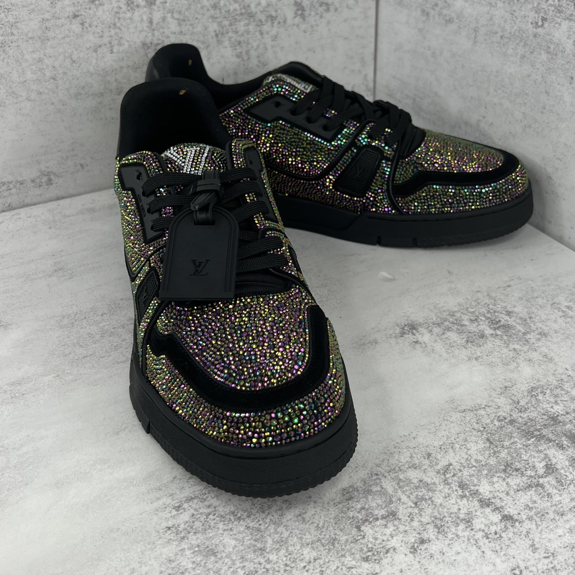 Louis Vuitton 新款上架 2062 Louis*Vuitto* LV trainer 满钻系列 走秀款TRAINER 大底和面料私模 绝对下血本费心思的一款鞋子 自Vifgil到来之后而设计的这一系列 每一季度都深受众多粉丝的青睐 TPU 大底 包装