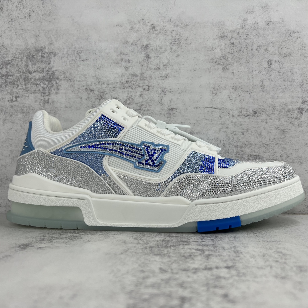 Louis Vuitton 新款上架 2062 Louis*Vuitto* LV trainer 满钻系列 走秀款TRAINER 大底和面料私模 绝对下血本费心思的一款鞋子 自Vifgil到来之后而设计的这一系列 每一季度都深受众多粉丝的青睐 TPU 大底 包装