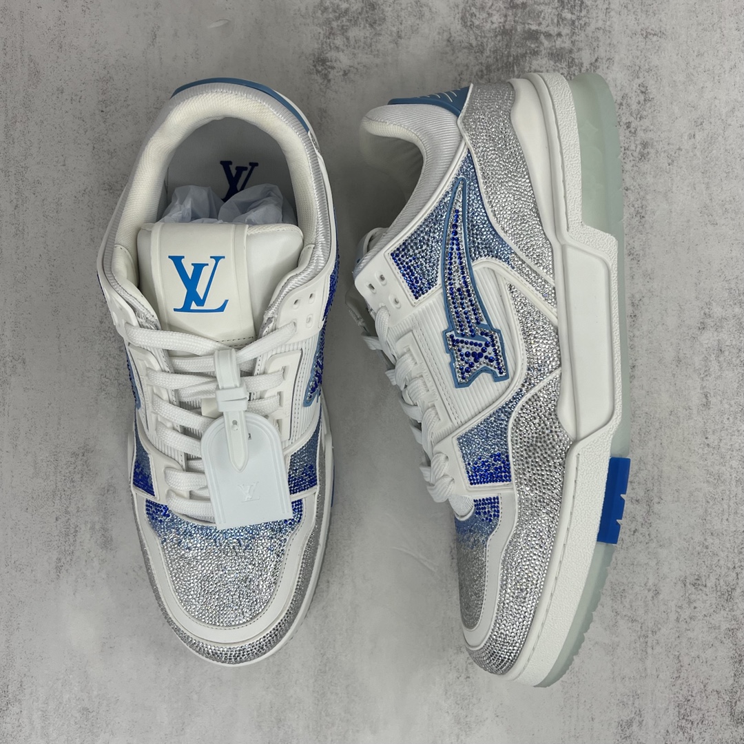 Louis Vuitton 新款上架 2062 Louis*Vuitto* LV trainer 满钻系列 走秀款TRAINER 大底和面料私模 绝对下血本费心思的一款鞋子 自Vifgil到来之后而设计的这一系列 每一季度都深受众多粉丝的青睐 TPU 大底 包装