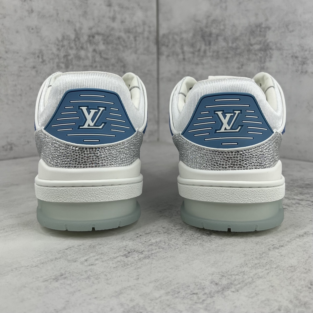 Louis Vuitton 新款上架 2062 Louis*Vuitto* LV trainer 满钻系列 走秀款TRAINER 大底和面料私模 绝对下血本费心思的一款鞋子 自Vifgil到来之后而设计的这一系列 每一季度都深受众多粉丝的青睐 TPU 大底 包装
