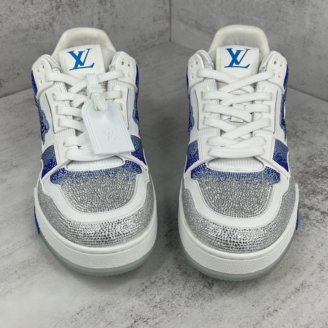 Louis Vuitton 新款上架 2062 Louis*Vuitto* LV trainer 满钻系列 走秀款TRAINER 大底和面料私模 绝对下血本费心思的一款鞋子 自Vifgil到来之后而设计的这一系列 每一季度都深受众多粉丝的青睐 TPU 大底 包装