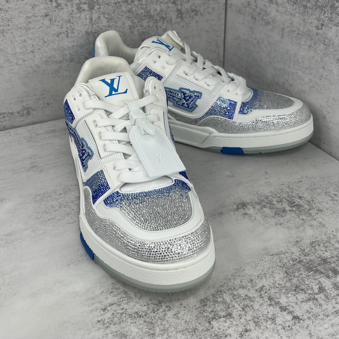 Louis Vuitton 新款上架 2062 Louis*Vuitto* LV trainer 满钻系列 走秀款TRAINER 大底和面料私模 绝对下血本费心思的一款鞋子 自Vifgil到来之后而设计的这一系列 每一季度都深受众多粉丝的青睐 TPU 大底 包装