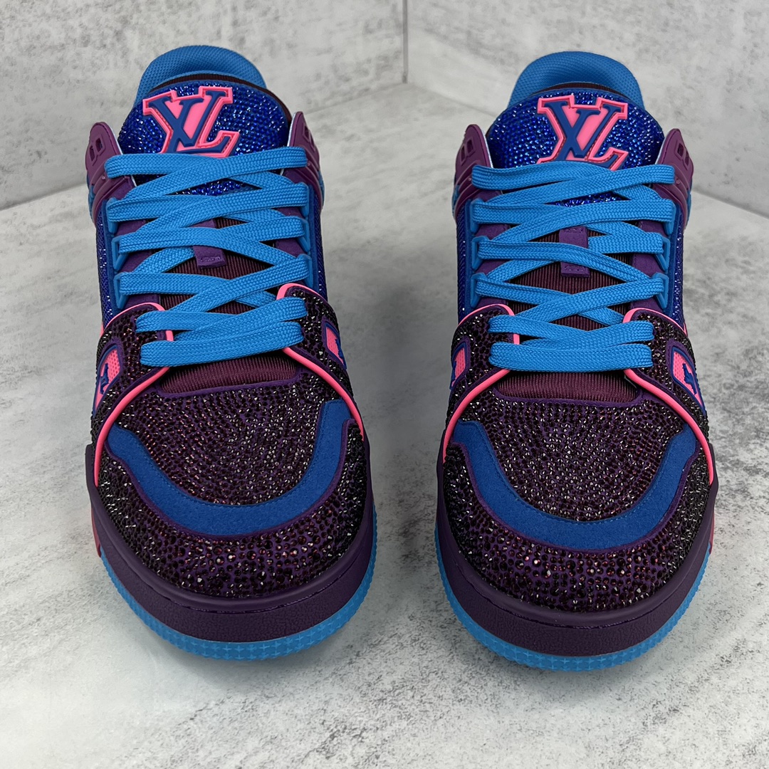Louis Vuitton 新款上架 2062 Louis*Vuitto* LV trainer 满钻系列 走秀款TRAINER 大底和面料私模 绝对下血本费心思的一款鞋子 自Vifgil到来之后而设计的这一系列 每一季度都深受众多粉丝的青睐 TPU 大底 包装
