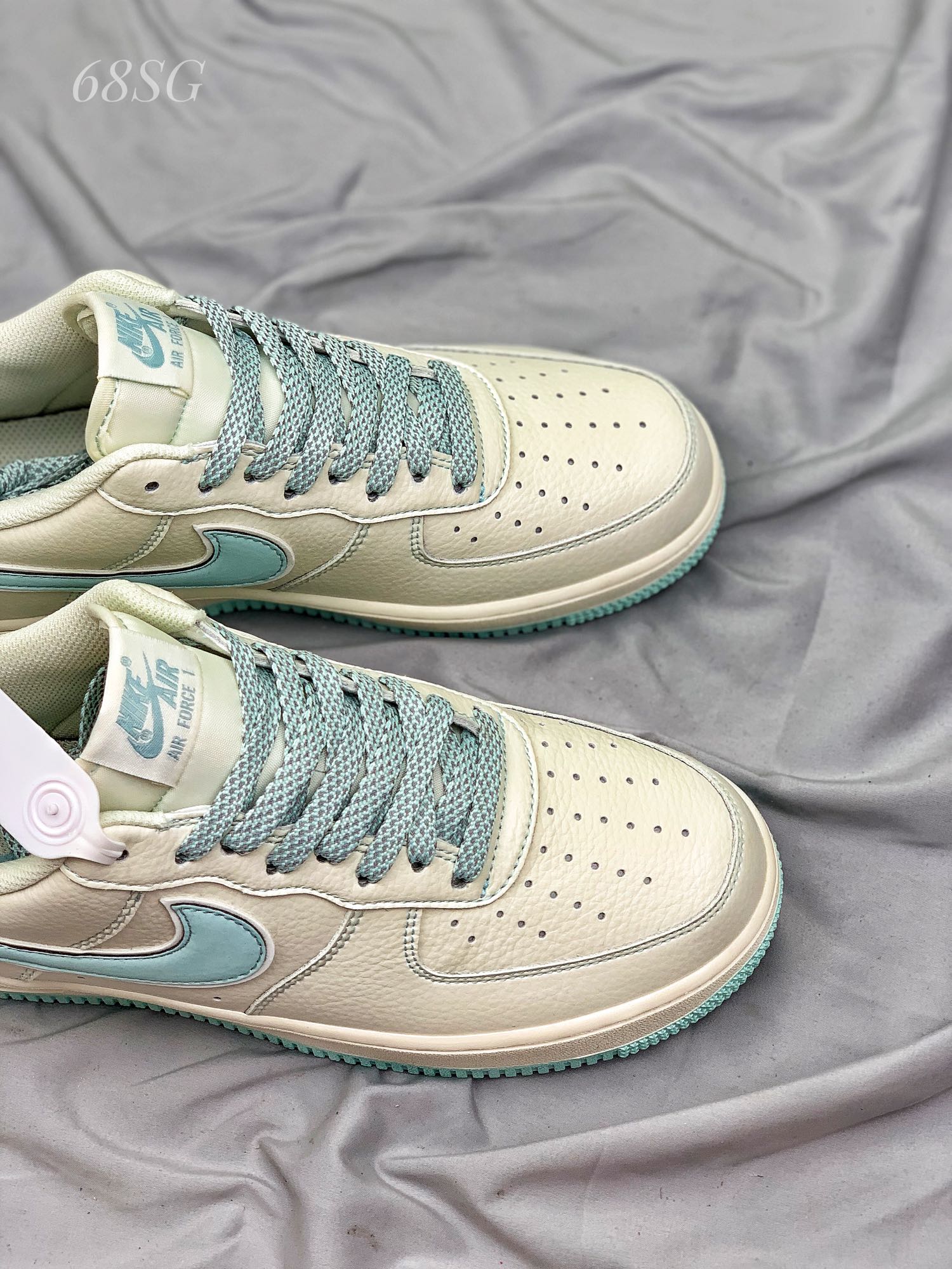 나이키포스 에어 포스 1 로우 레더 신발 상세 이미지 8