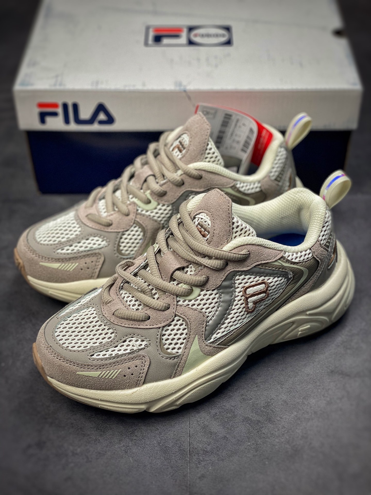 180 FILA 斐乐厚底减震跑步鞋 网布材质老爹鞋 T12W227328FWS