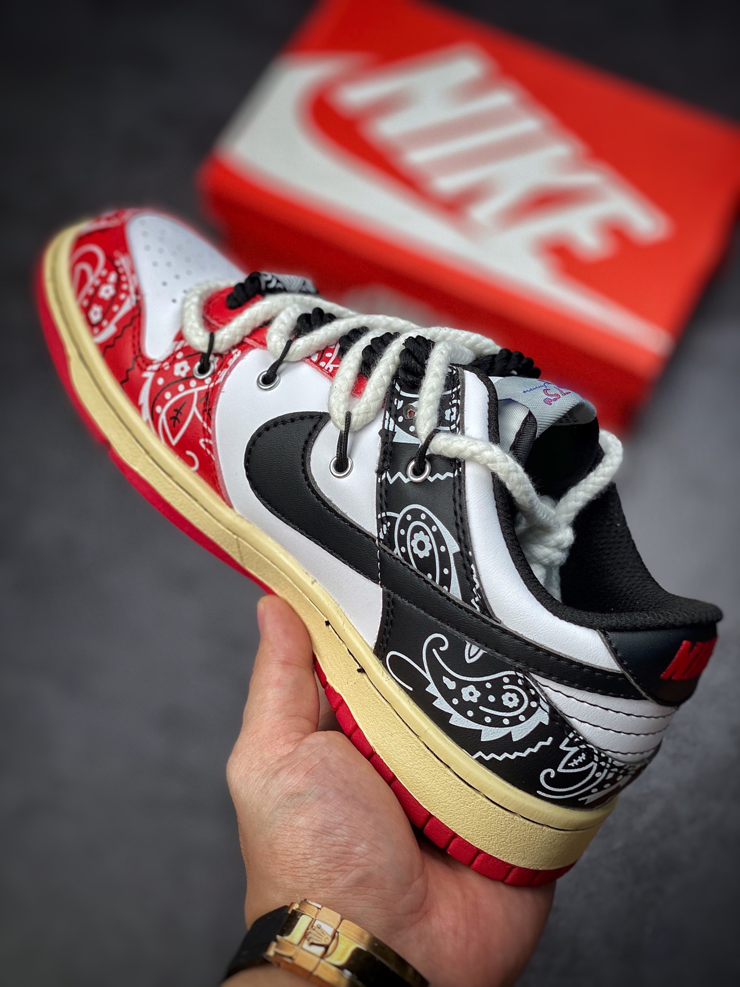 190 Nike Dunk SB Low 黑红绑带腰果花 DD3363-100