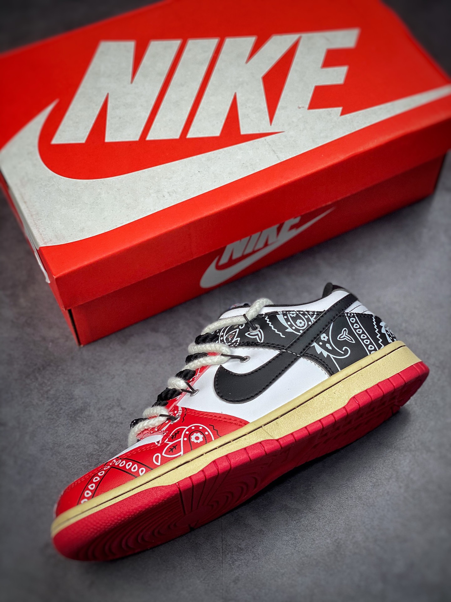 190 Nike Dunk SB Low 黑红绑带腰果花 DD3363-100