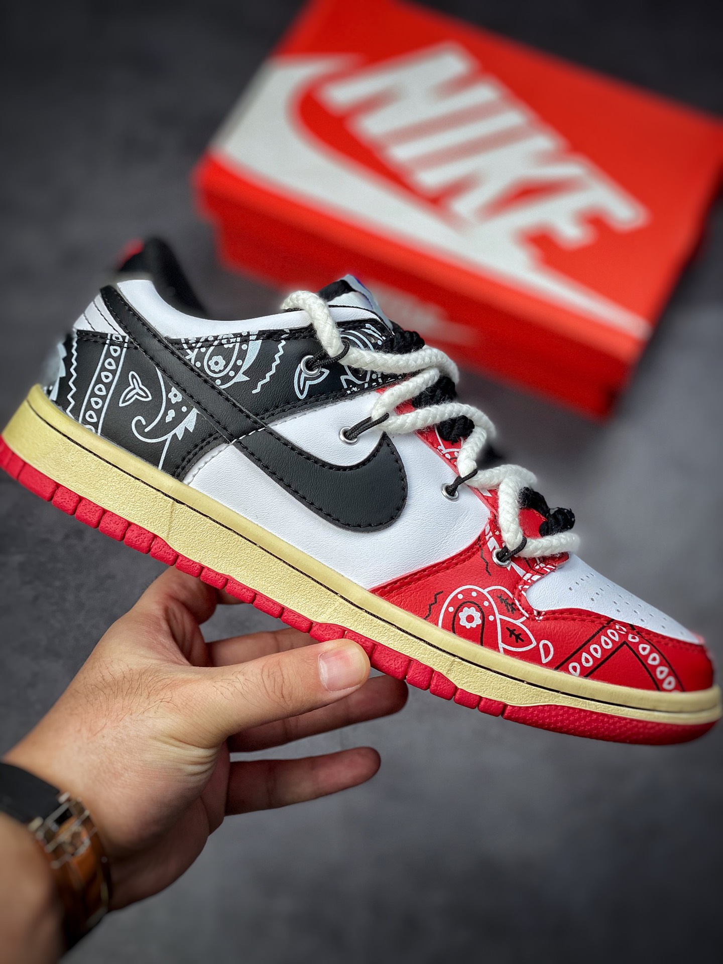 190 Nike Dunk SB Low 黑红绑带腰果花 DD3363-100