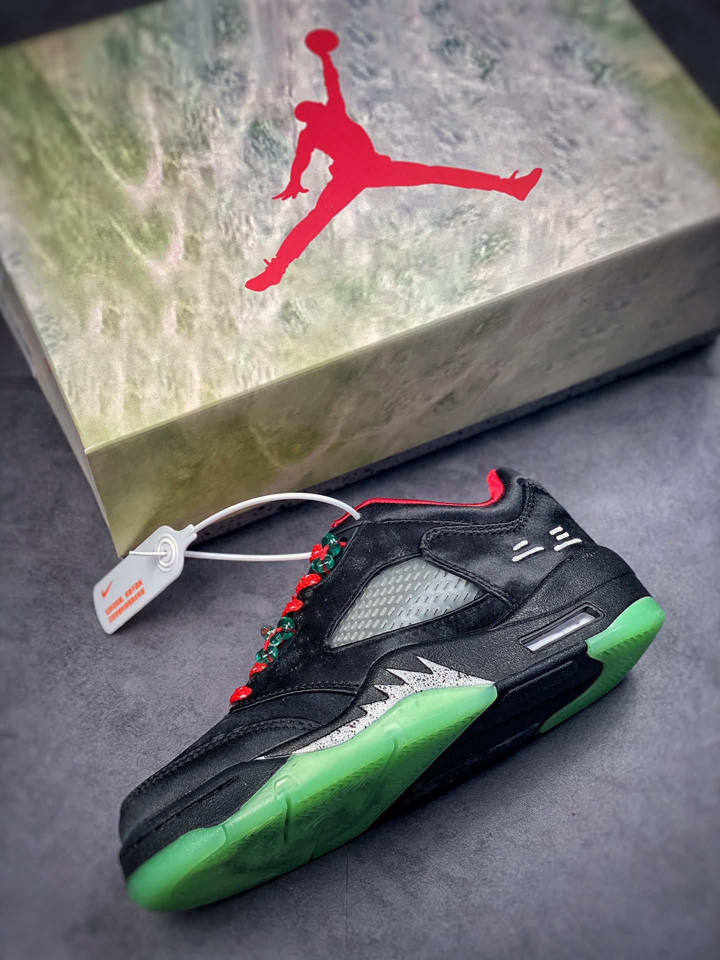260 Clot x Air Jordan 5 Retro Low ”CNY” AJ5 乔5中国年黑红丝绸翡翠夜光撕撕乐DM4640-036-莆田鞋,莆田鞋货源,高仿鞋,高仿鞋货源,安福档口,莆田高仿鞋,莆田鞋批发,高仿鞋批发,莆田高仿运动鞋,高仿运动鞋,莆田运动鞋 260 Clot x Air Jordan 5 Retro Low ”CNY” AJ5 乔5中国年黑红丝绸翡翠夜光撕撕乐DM4640-036