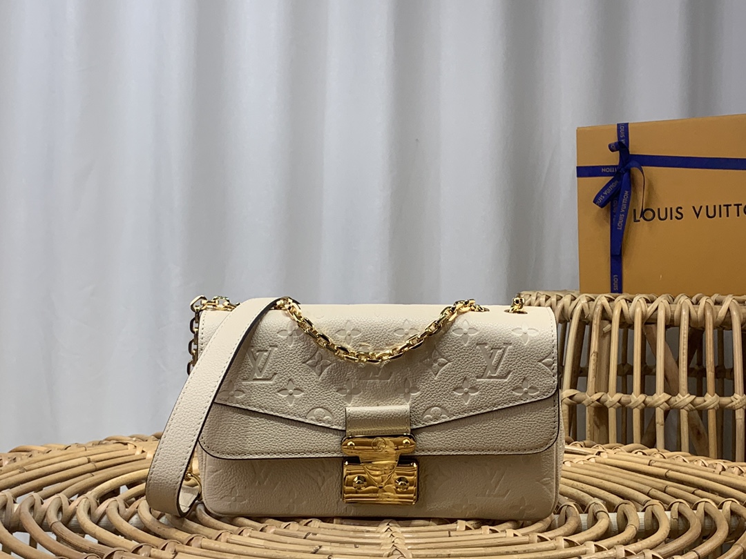 Louis Vuitton LV Pochette MeTis Handbags Crossbody & Shoulder Bags Beige White Spring Collection Chains M46127