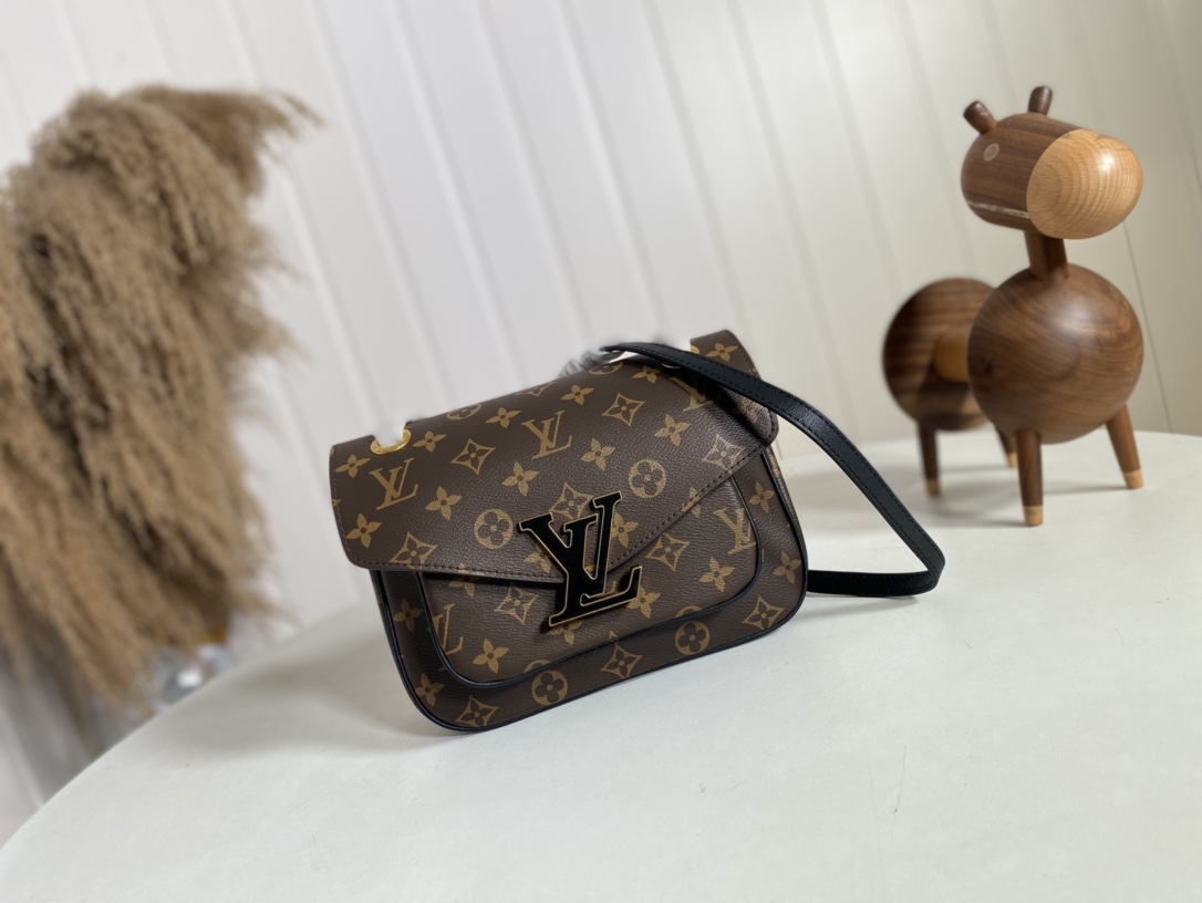 Cheap Wholesale
 Louis Vuitton LV Passy Crossbody & Shoulder Bags Monogram Canvas Resin Chains M45592