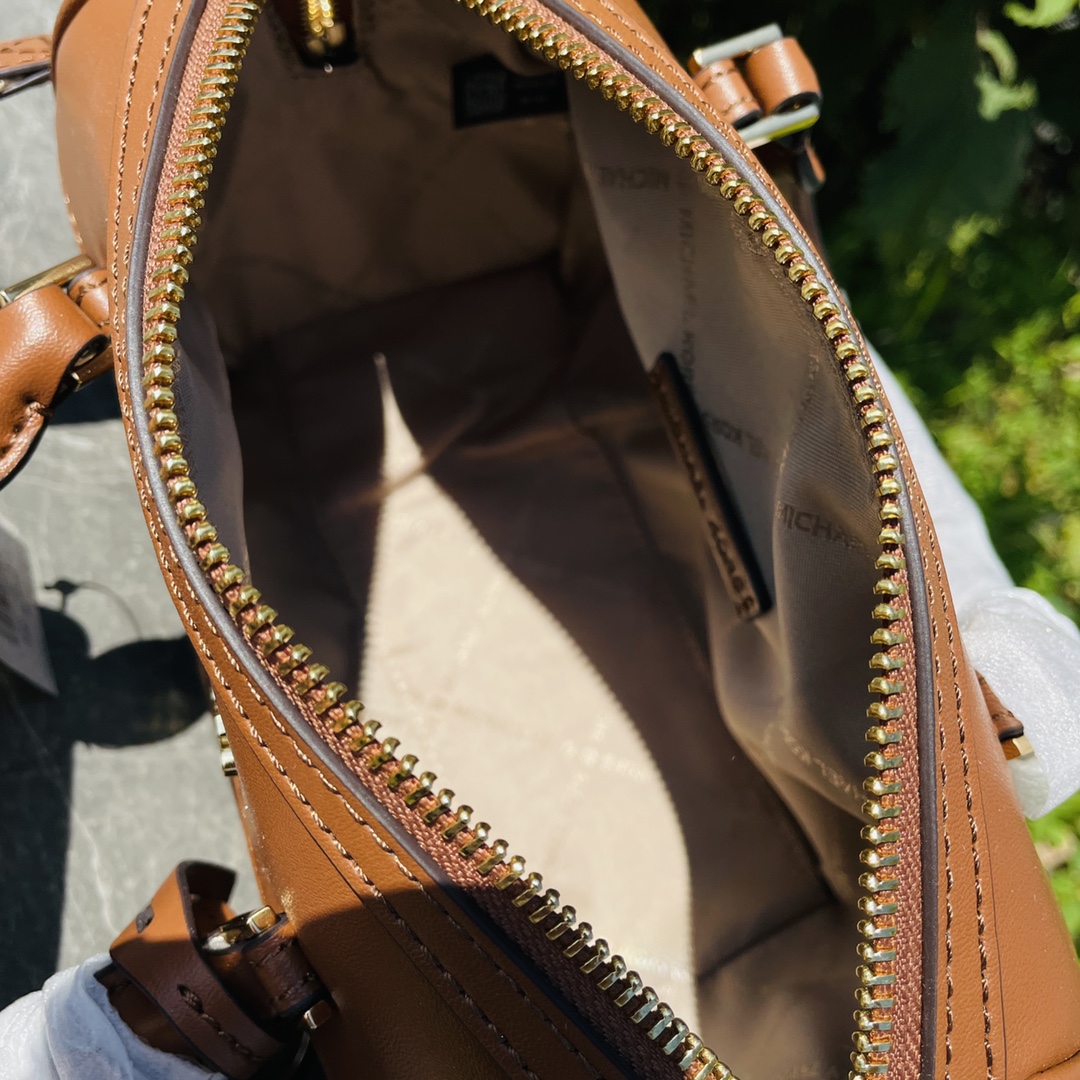 Michael Kors MK新款枕头包