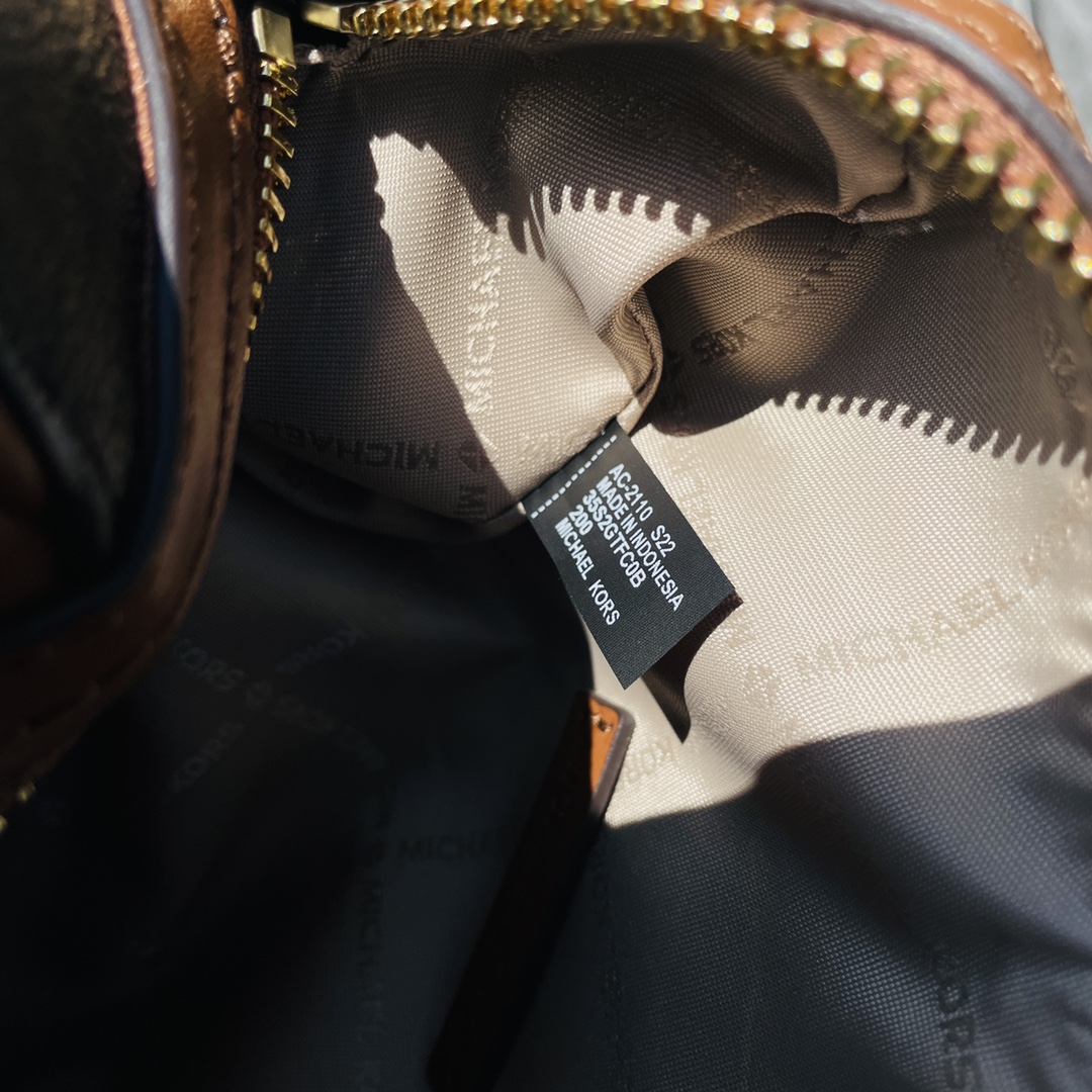 Michael Kors MK新款枕头包