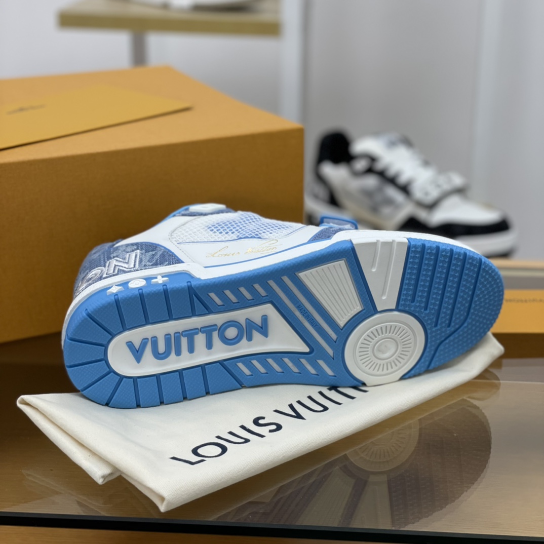 LV/路易威登   采用小牛皮制成男款运动跑鞋