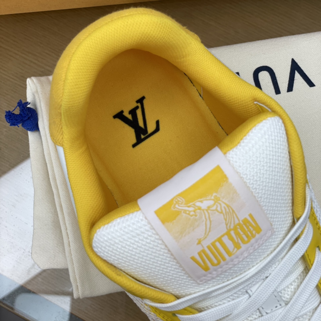 LV/路易威登   采用小牛皮制成男款运动跑鞋