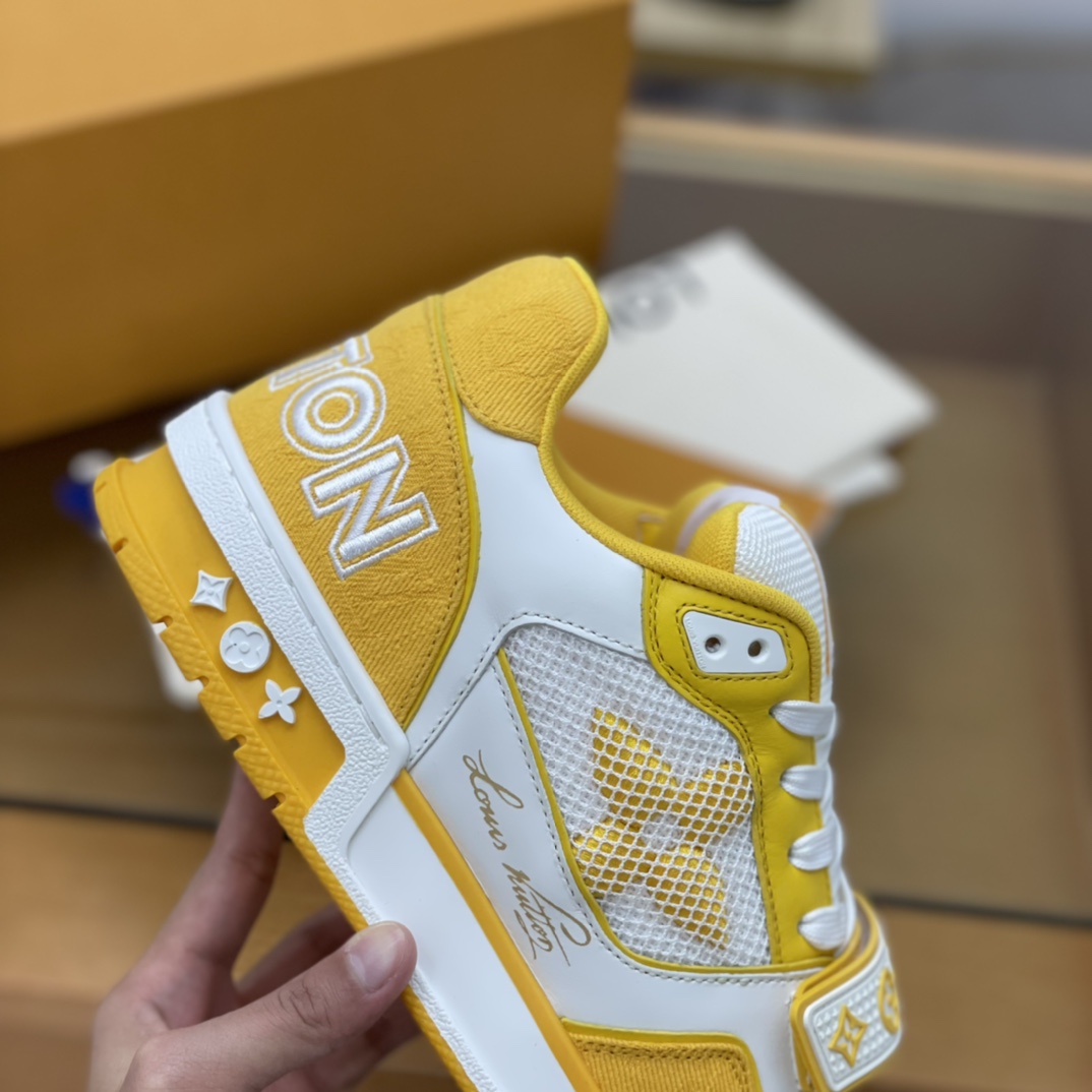LV/路易威登   采用小牛皮制成男款运动跑鞋