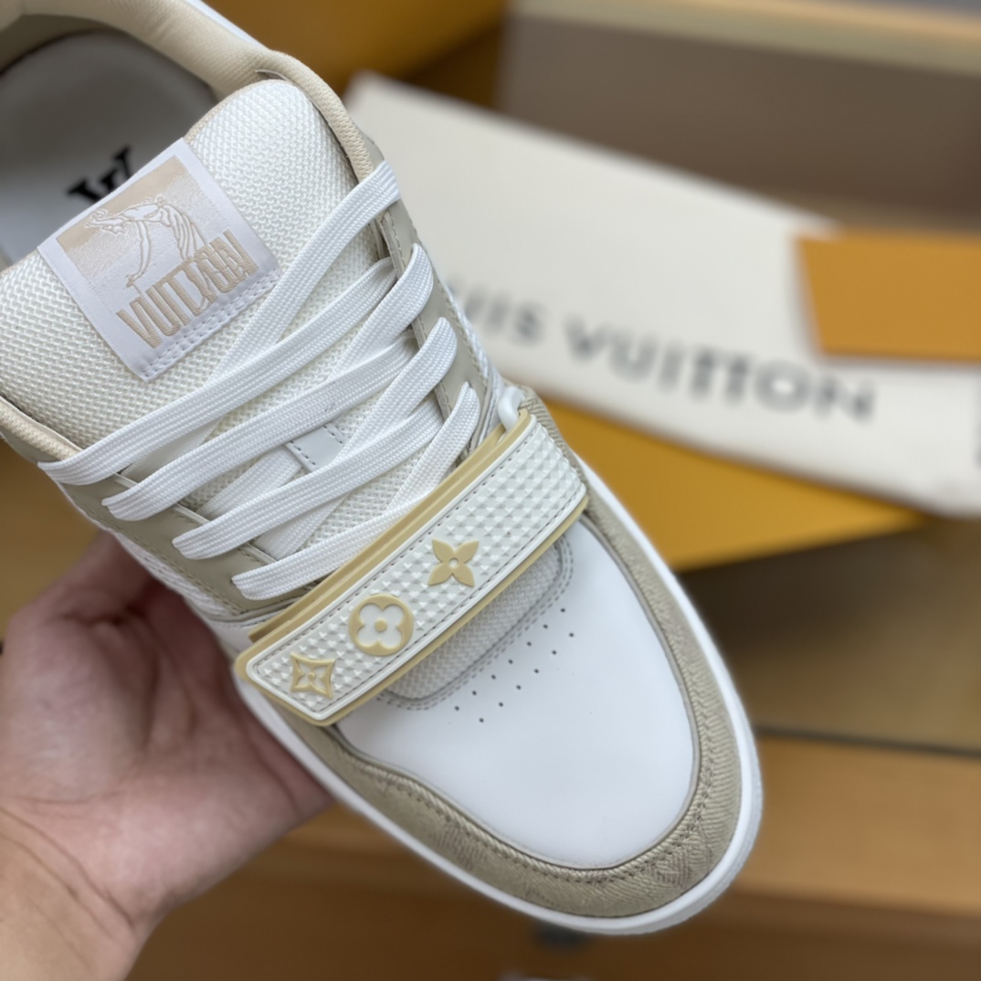 LV/路易威登   采用小牛皮制成男款运动跑鞋