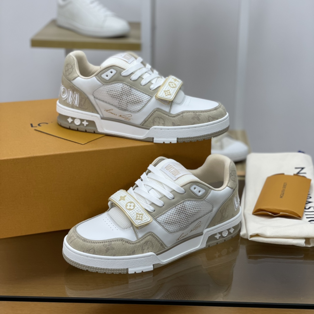 LV/路易威登   采用小牛皮制成男款运动跑鞋