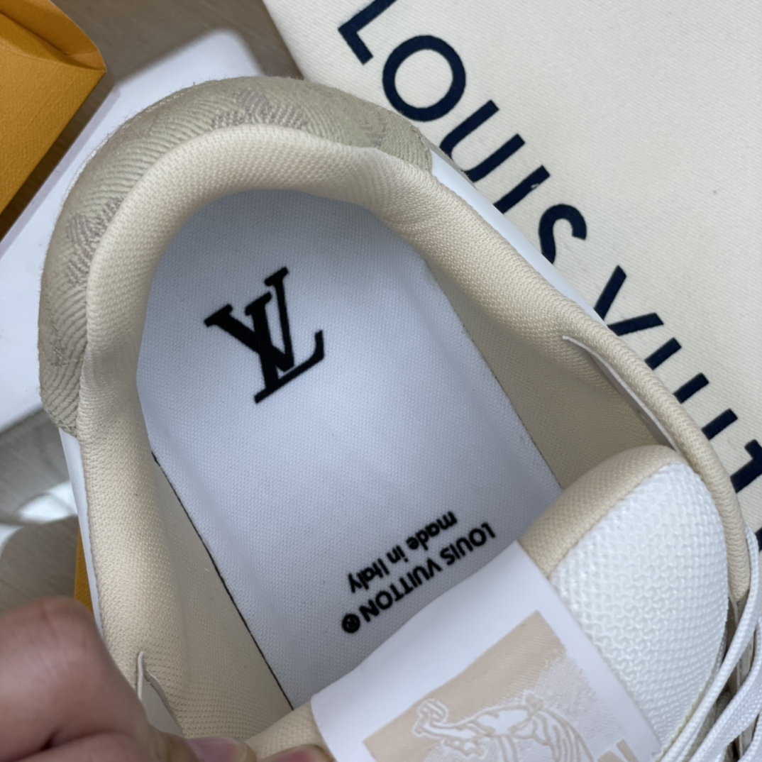 LV/路易威登   采用小牛皮制成男款运动跑鞋