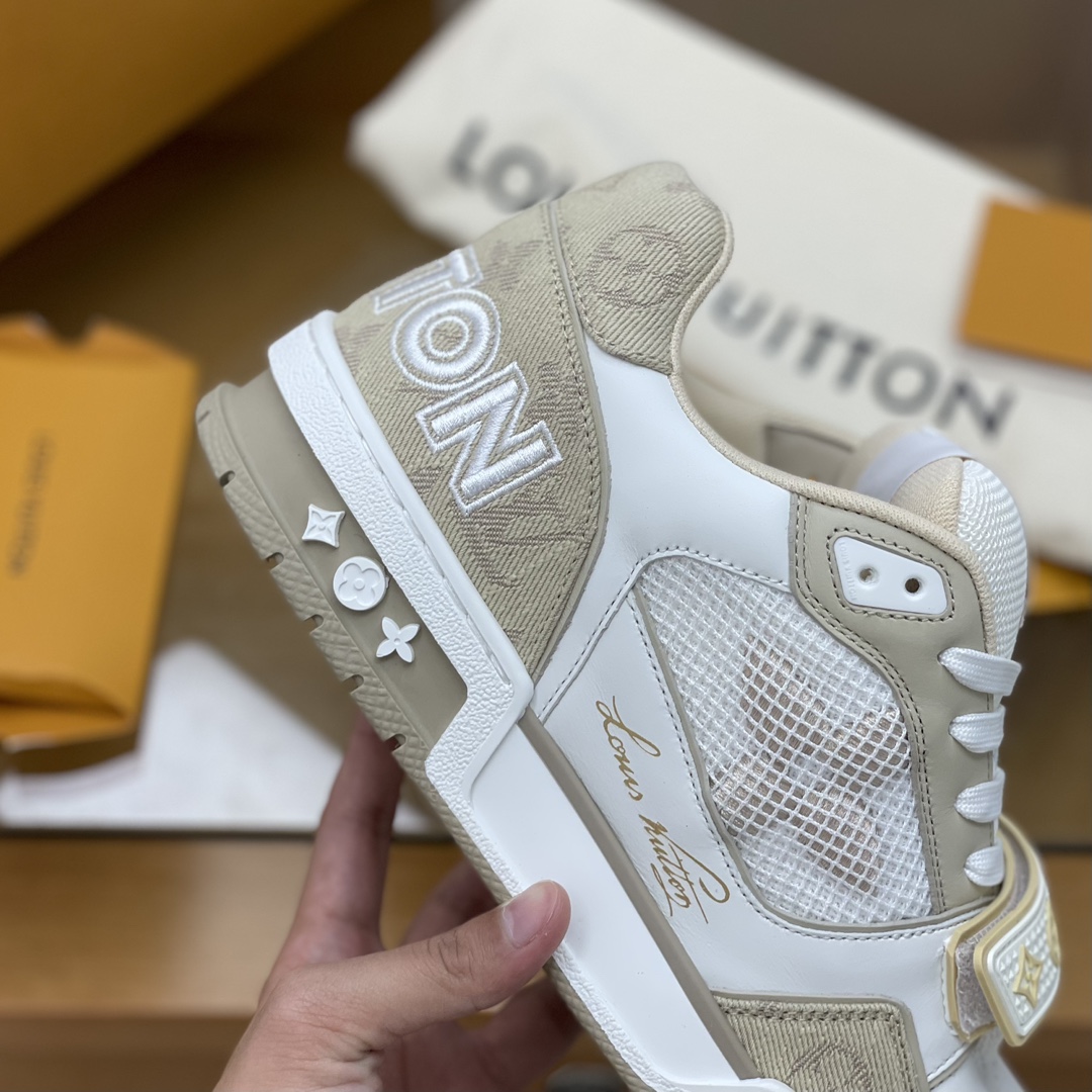 LV/路易威登   采用小牛皮制成男款运动跑鞋