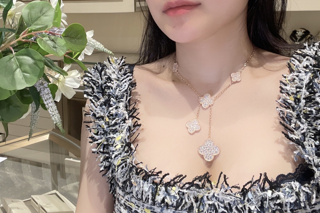 NO:703059,VCA# beaded four-leaf clover full diamond necklace, imported zircons, hand-inlaid, thickly plated with 18k rose gold, a must-have item for rich families, necklace, Cartier high-end jewelry19860909VCA#串珠四叶草全钻项链 进口锆石手工镶嵌 厚镀18k玫瑰金 富家千金必备单品,,necklace,卡迪亚高端饰品,Jewelry