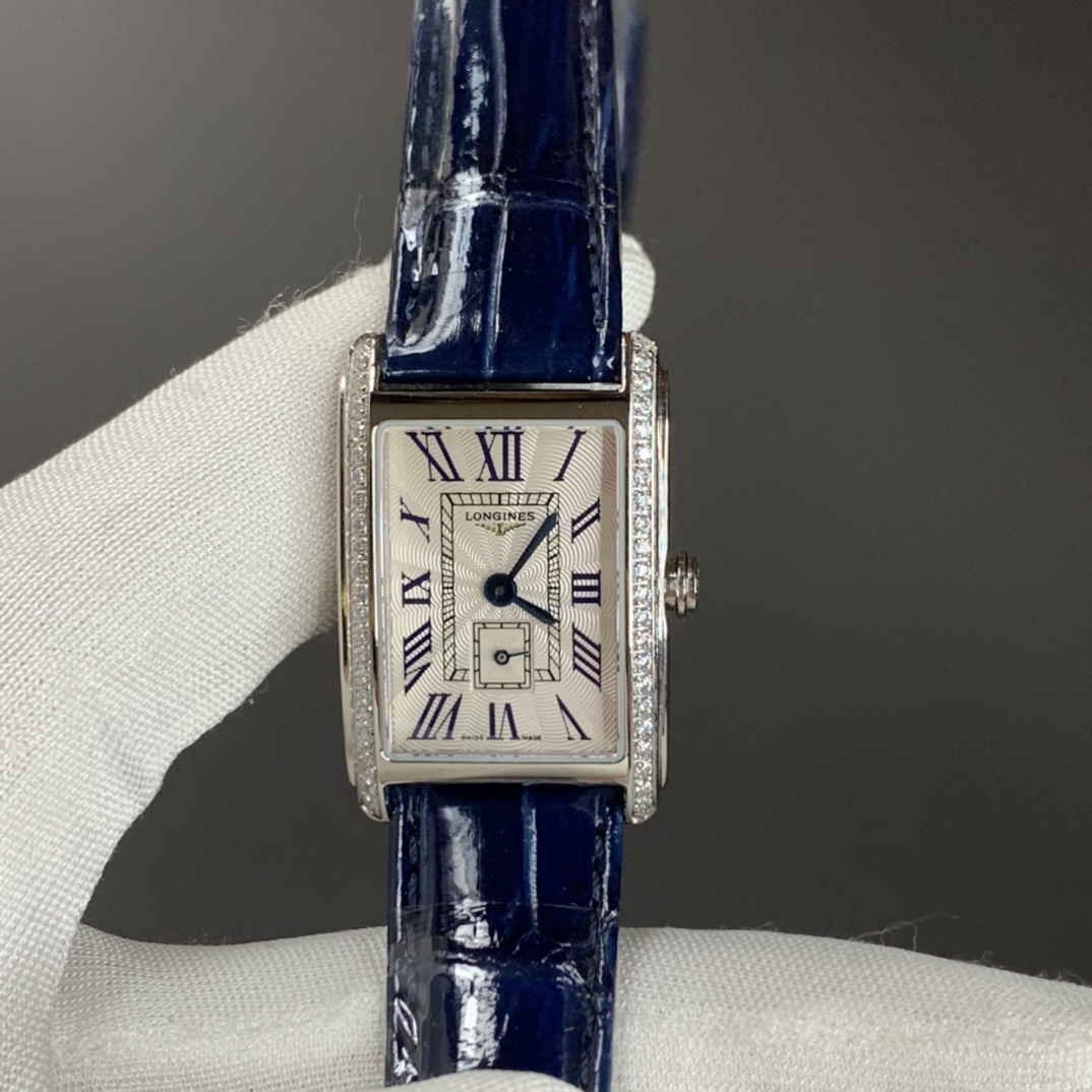 浪琴表黛绰维纳鳄鱼皮系列20.80 X 32.00mm 石英女士腕表