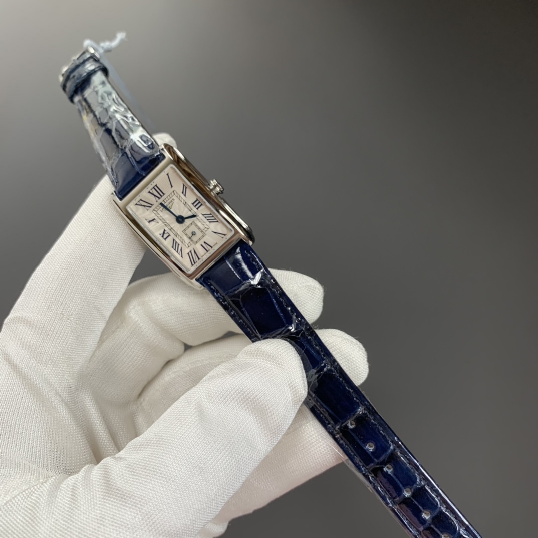 浪琴表黛绰维纳鳄鱼皮系列20.80 X 32.00mm 石英女士腕表
