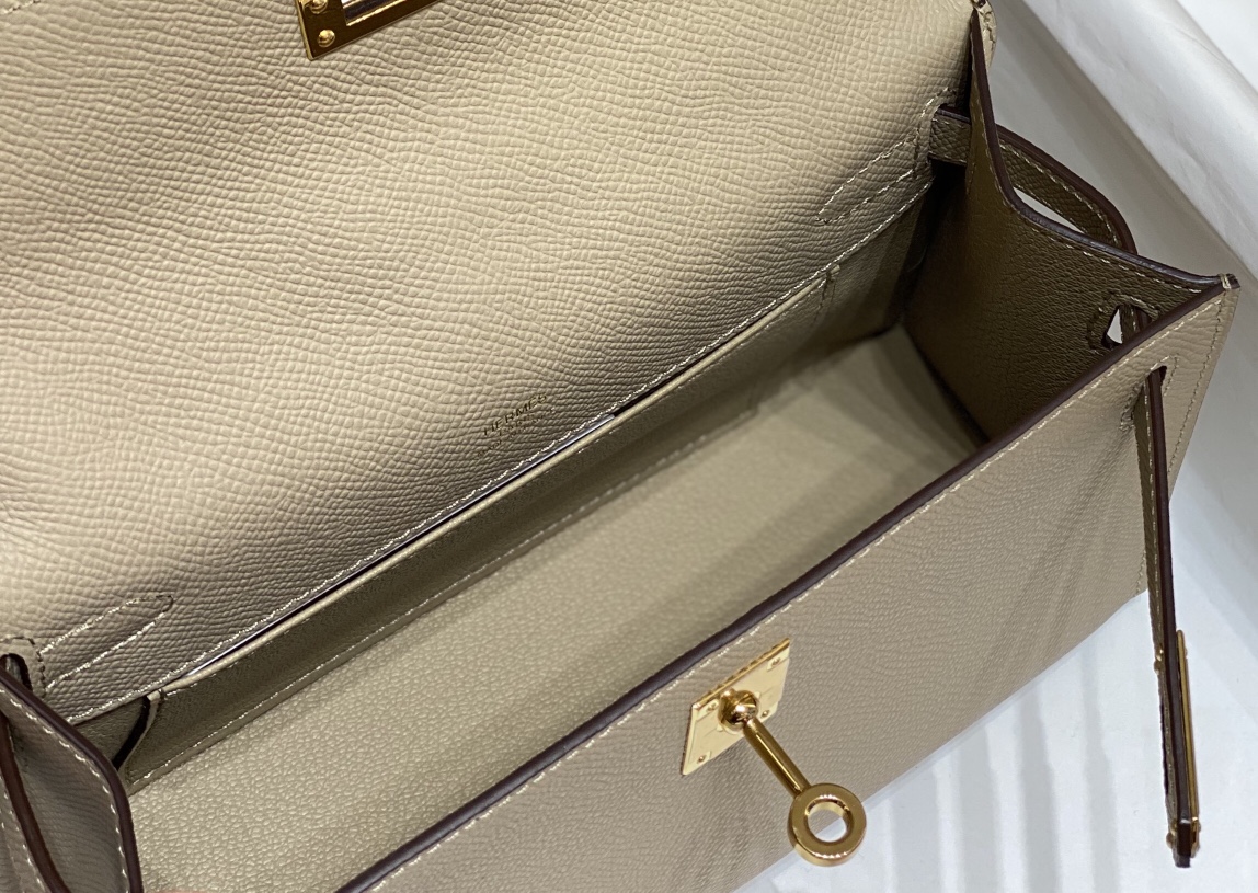Hermès Luxury Designer Handbag Shoulder Crossbody Bag crafted in premium 9