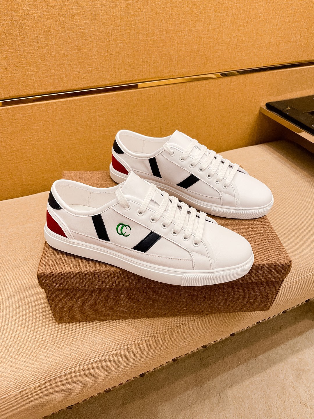 I5 🔥古奇 男鞋高端品牌 官网1：1最新力作：鞋面采用意大利进口头层牛皮搭配 舒适透气内里➕原版防滑耐磨大底制作🔥，让行走更加便捷舒适，惊世之作，与官方的质量相比美的1：1复刻[色]打造时尚个性衬托你的与众不潮男必备!经典🔥