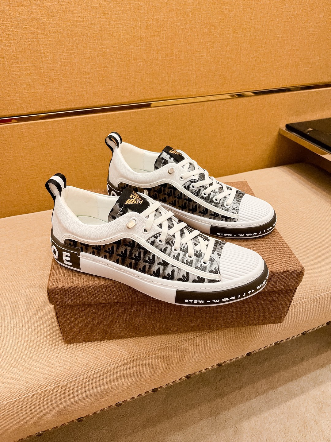 I5  阿玛尼 男鞋高端品牌 官网1：1最新力作：鞋面采用意大利进口头层牛皮搭配 舒适透气内里➕原版防滑耐磨大底制作 ，让行走更加便捷舒适，惊世之作，与官方的质量相比美的1：1复刻[色]打造时尚个性衬托你的与众不潮男必备!经典